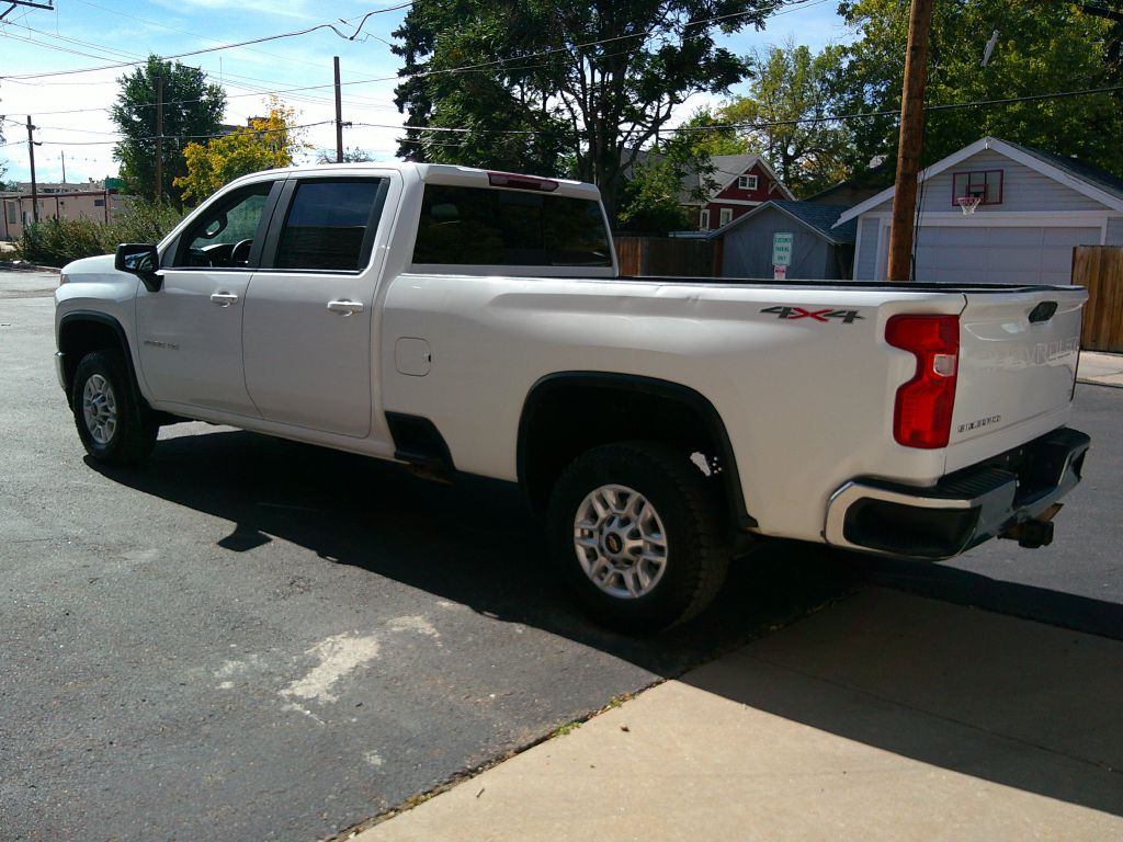 Photo 4 of this Chevrolet Silverado 2500HD