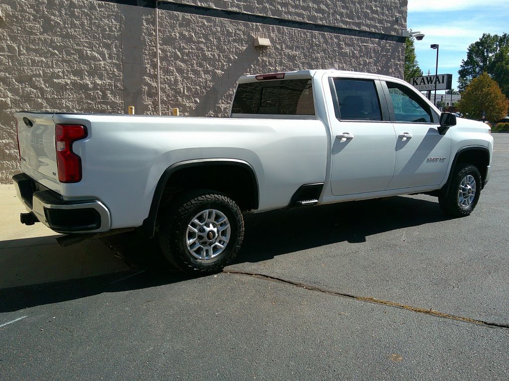 Photo 5 of this Chevrolet Silverado 2500HD