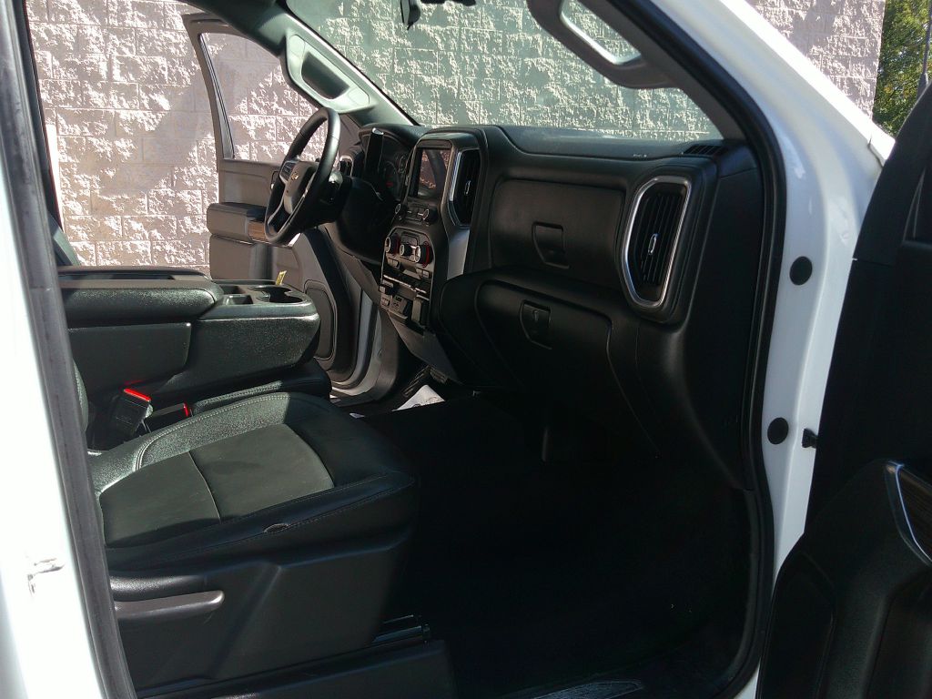 Photo 8 of this Chevrolet Silverado 2500HD