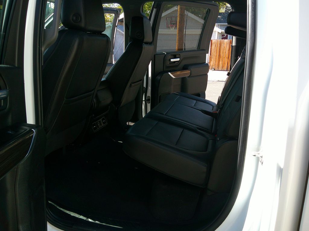 Photo 10 of this Chevrolet Silverado 2500HD