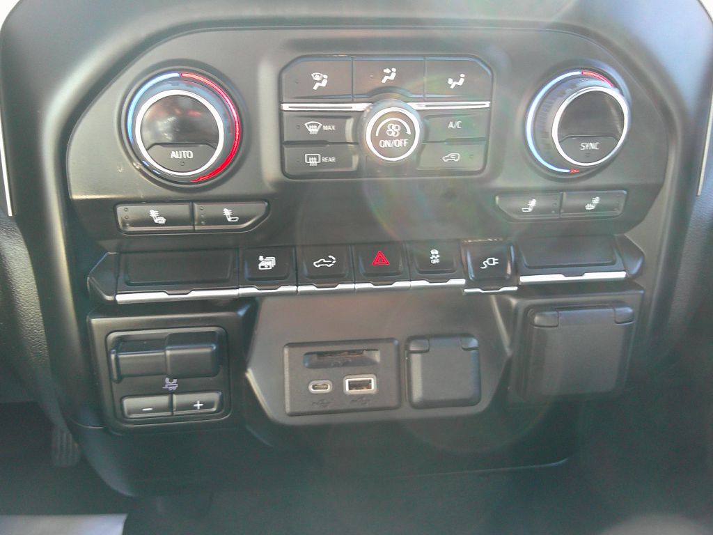 Photo 17 of this Chevrolet Silverado 2500HD