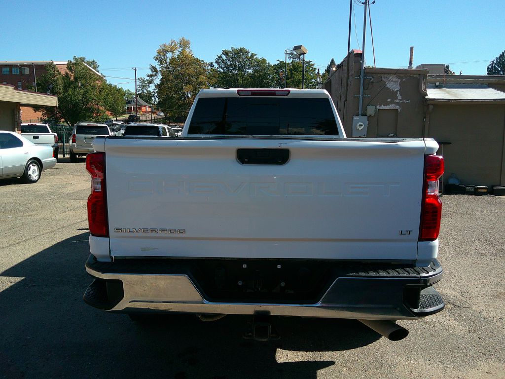 Chevrolet Silverado photo 3