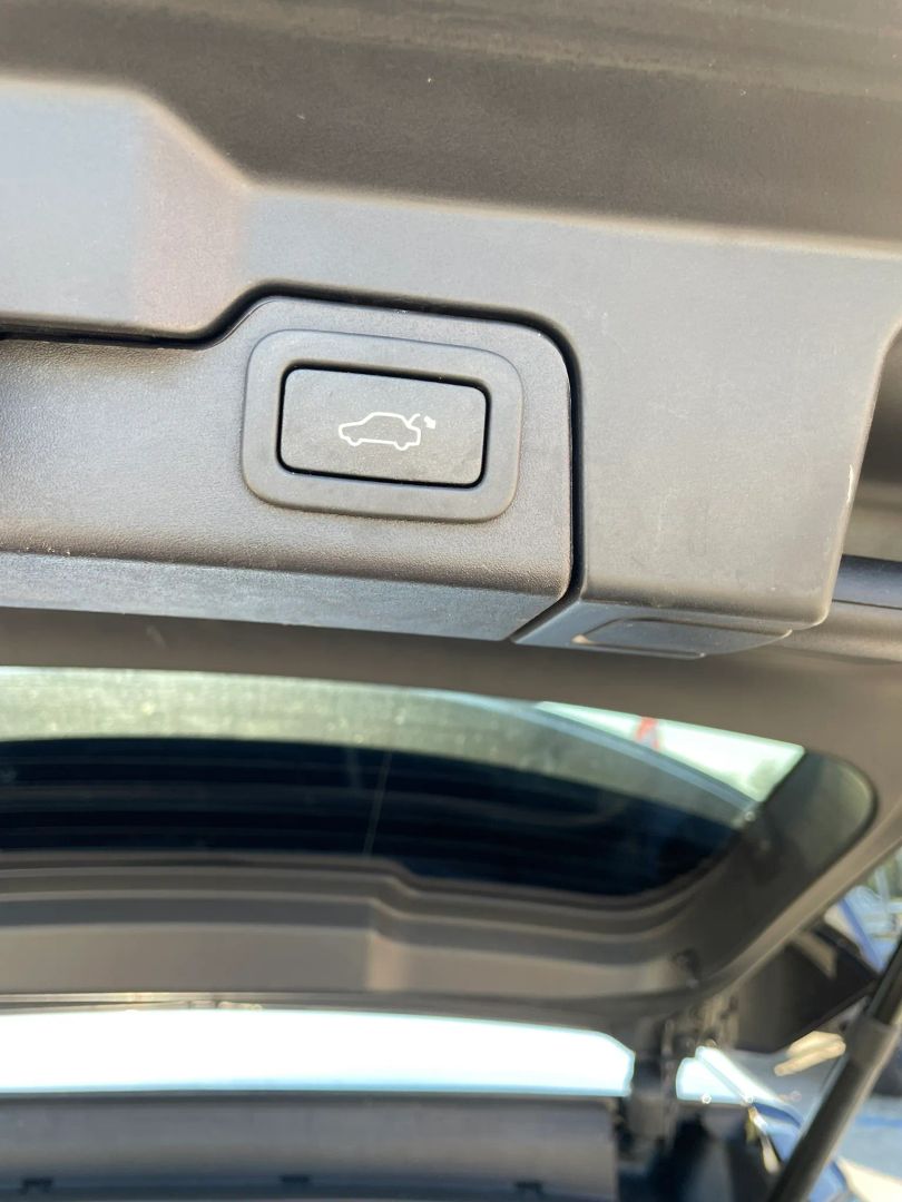 Photo 10 of this Land Rover Range Rover Evoque