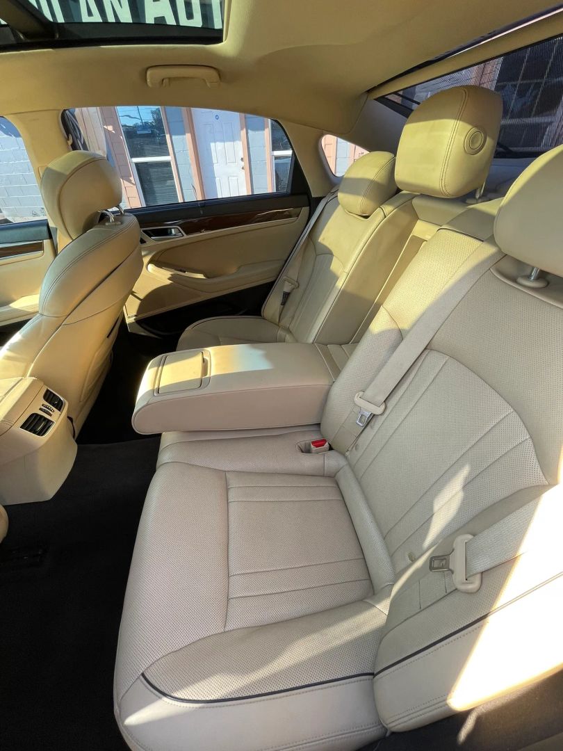 Photo 11 of this Hyundai Genesis