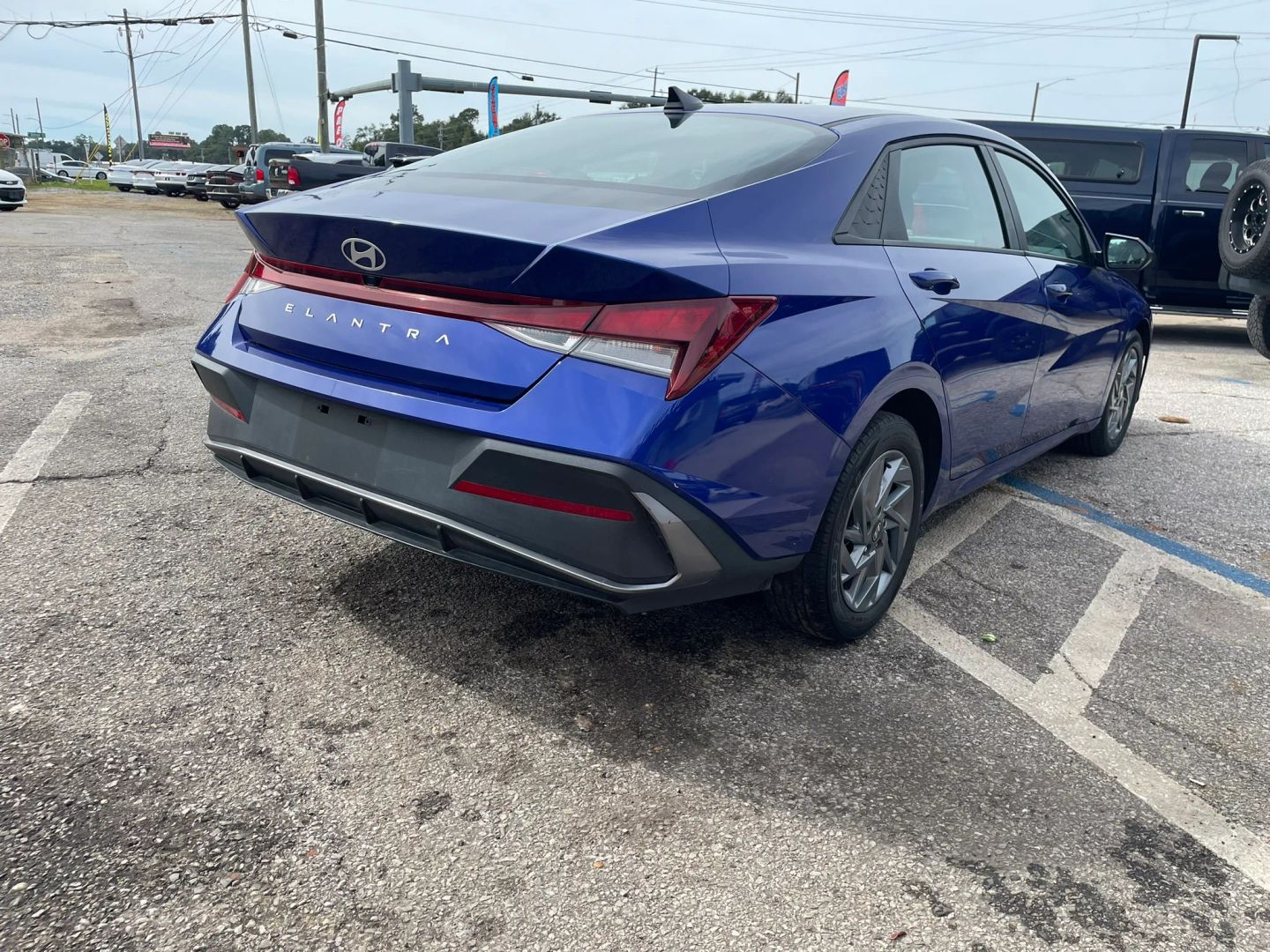 Photo 4 of this Hyundai Elantra