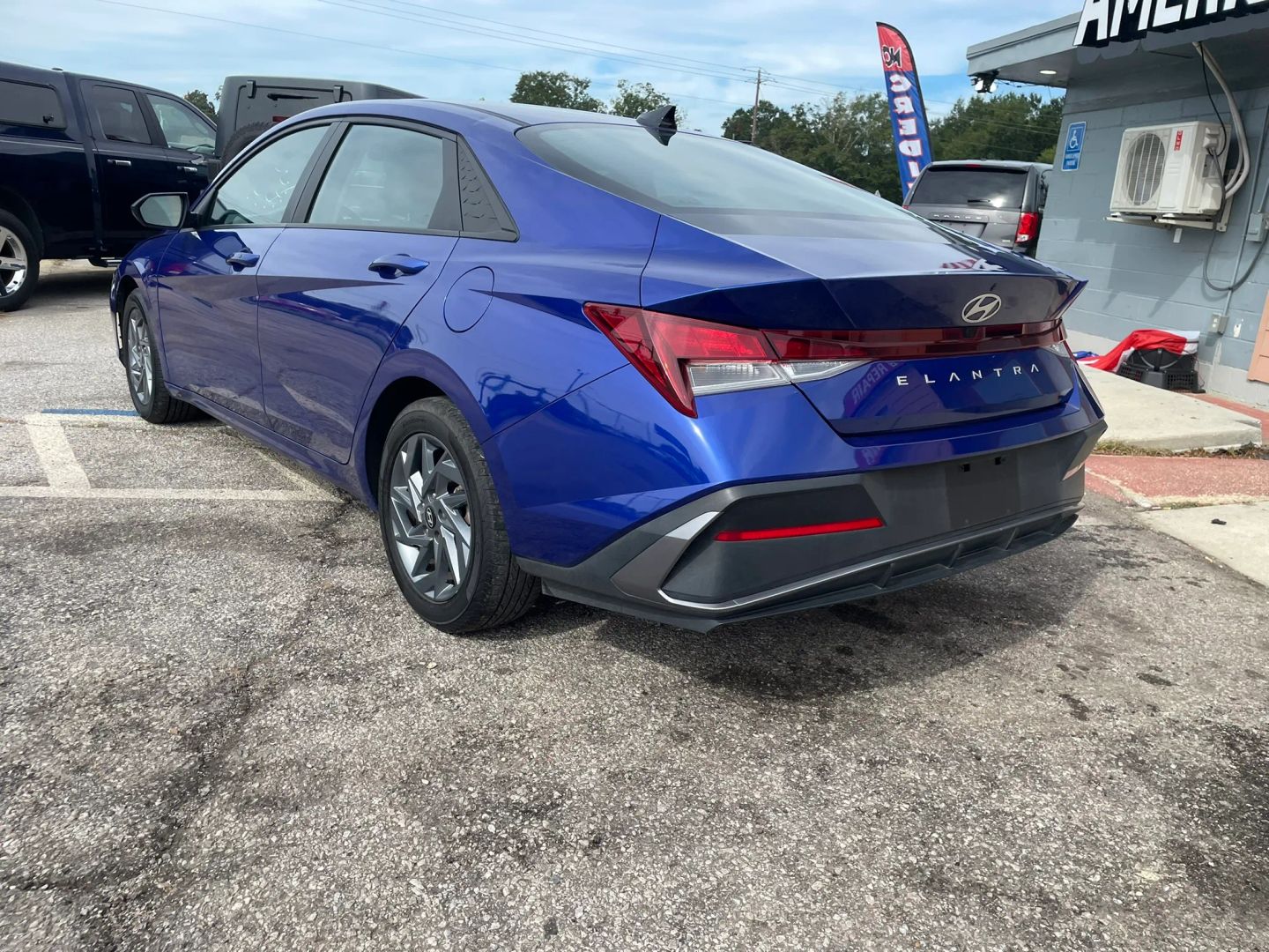 Photo 6 of this Hyundai Elantra