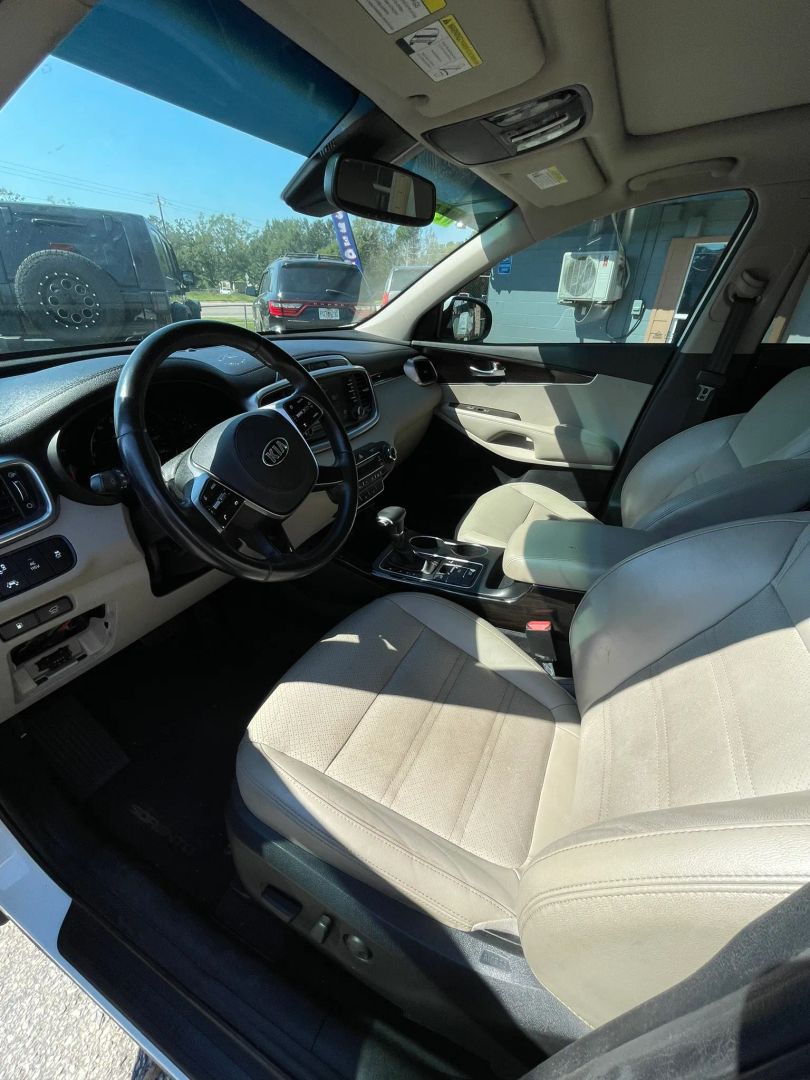 Photo 12 of this Kia Sorento