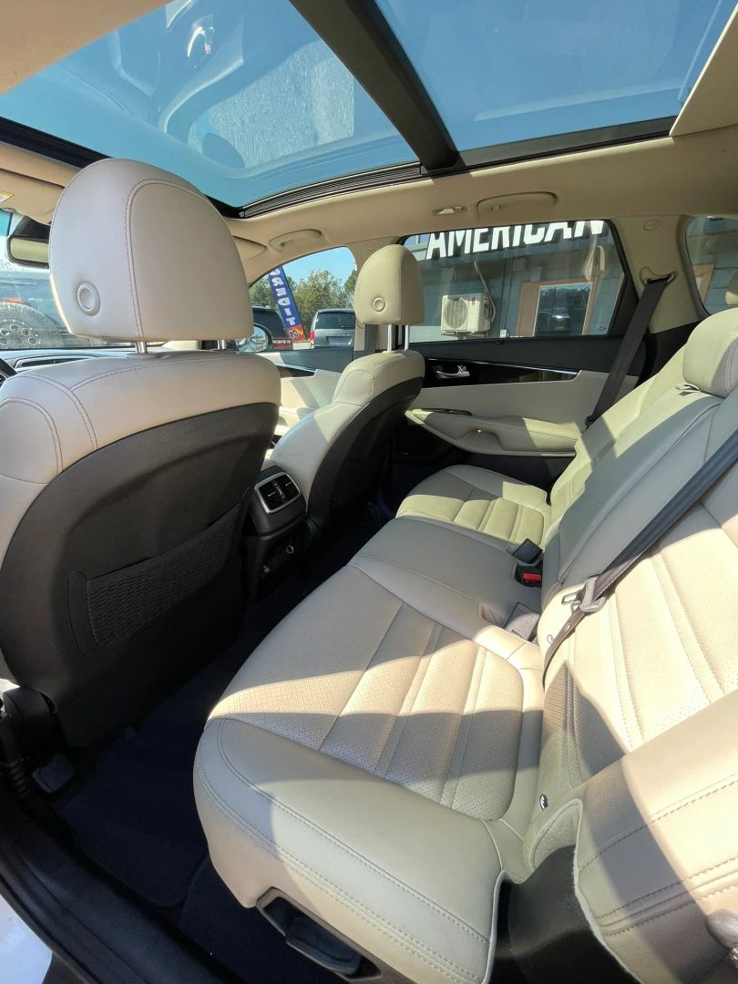 Photo 13 of this Kia Sorento