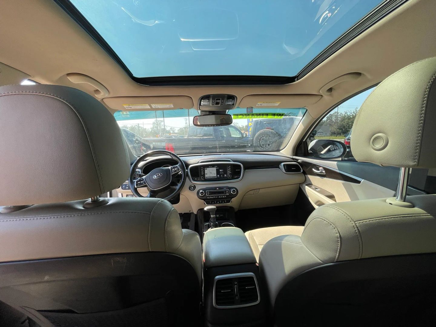 Photo 14 of this Kia Sorento