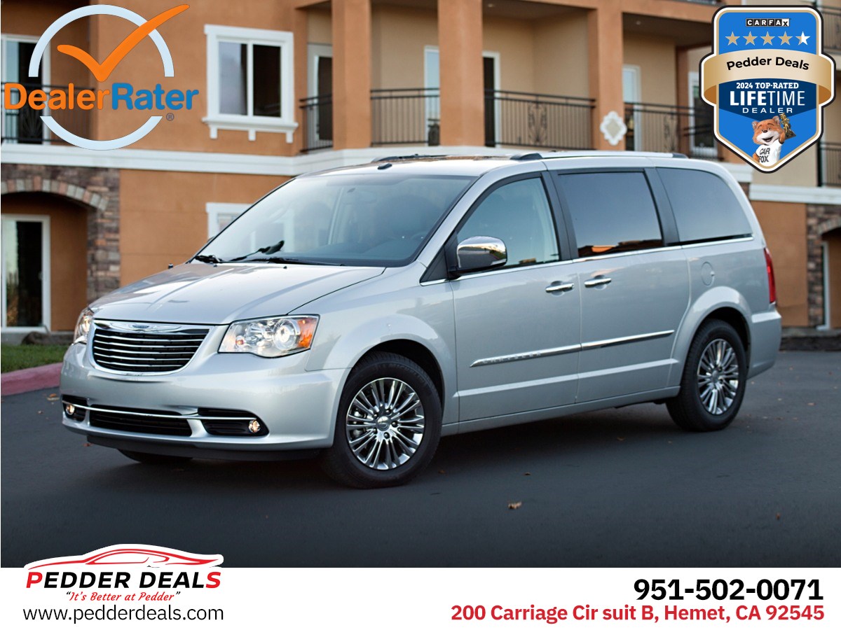 2011 Chrysler Town & Country Touring's photo