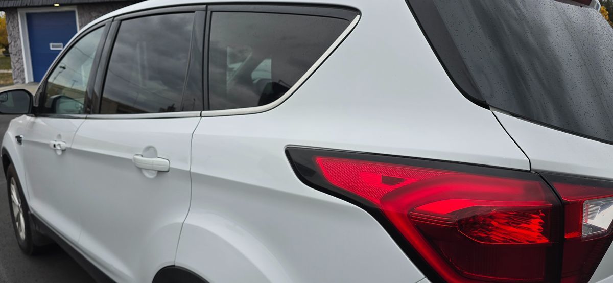 2019 Ford Escape SE photo 3
