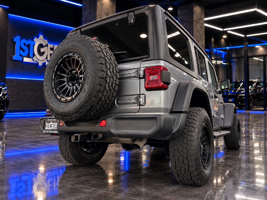 Jeep Wrangler photo 11