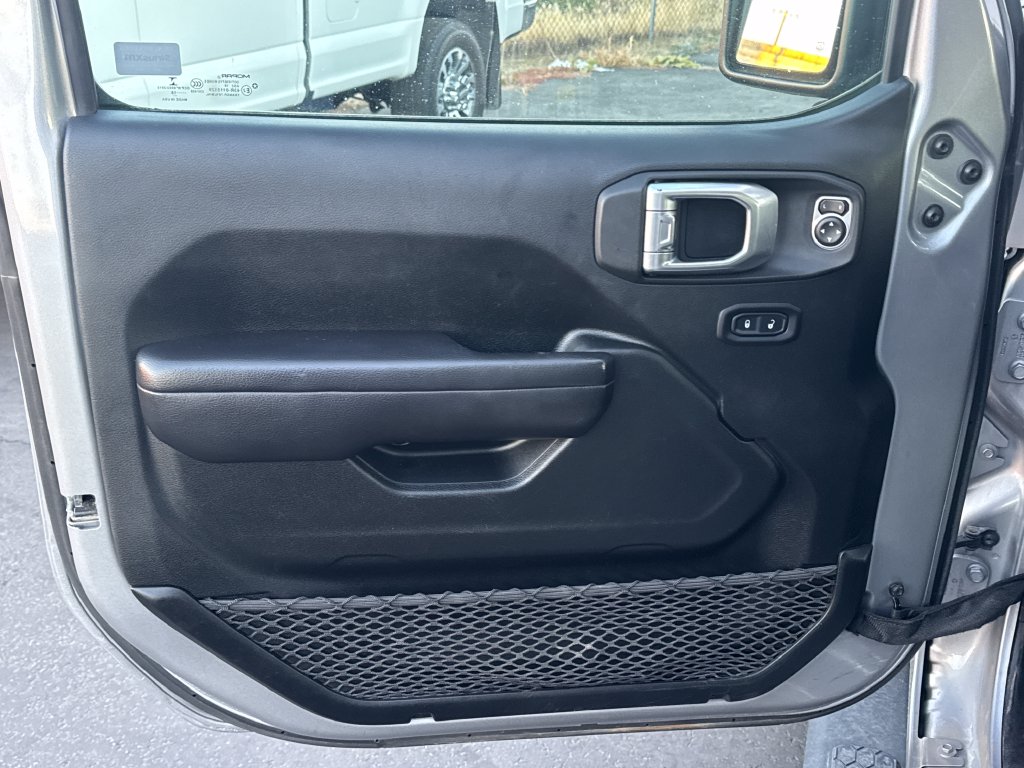 Jeep Wrangler photo 20