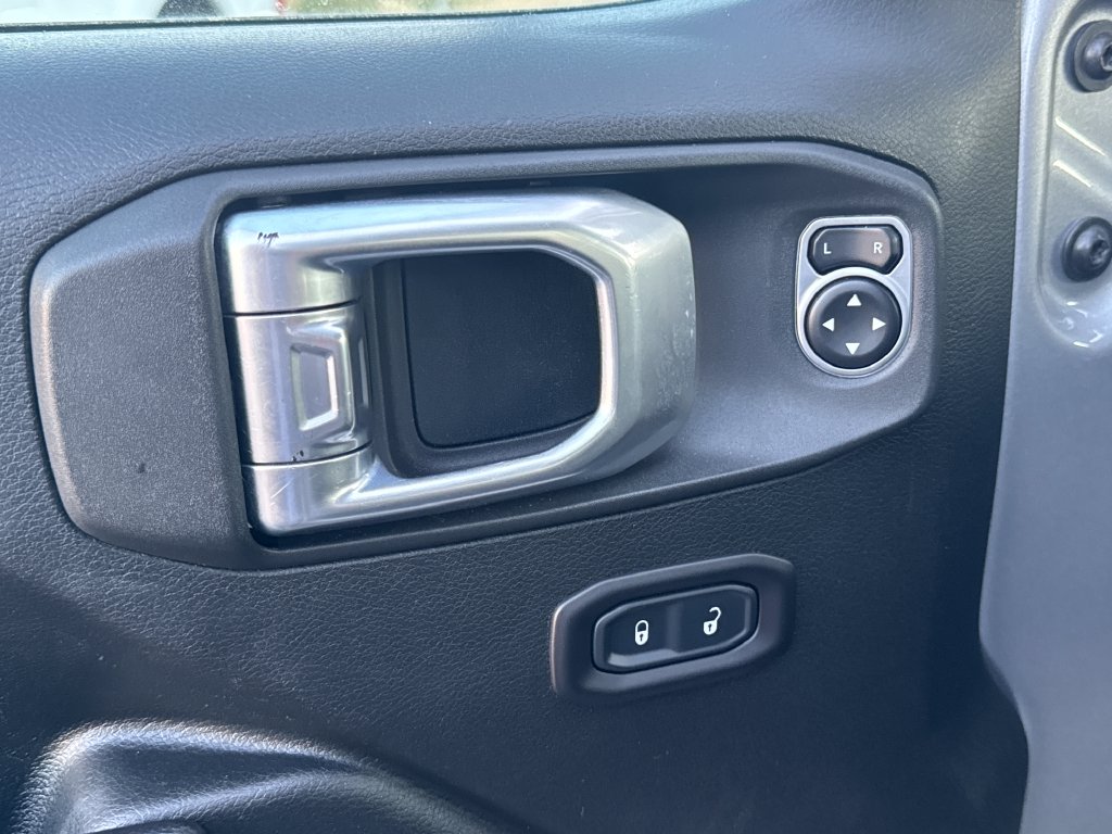 Jeep Wrangler photo 21