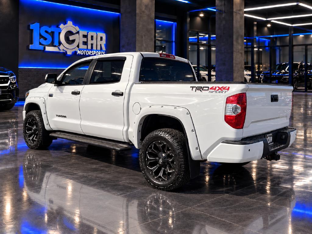 Toyota Tundra photo 8