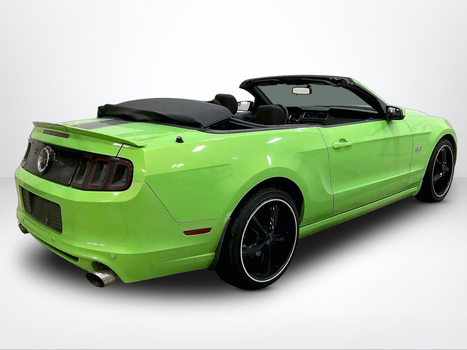 2013 Ford Mustang GT - Photo 2