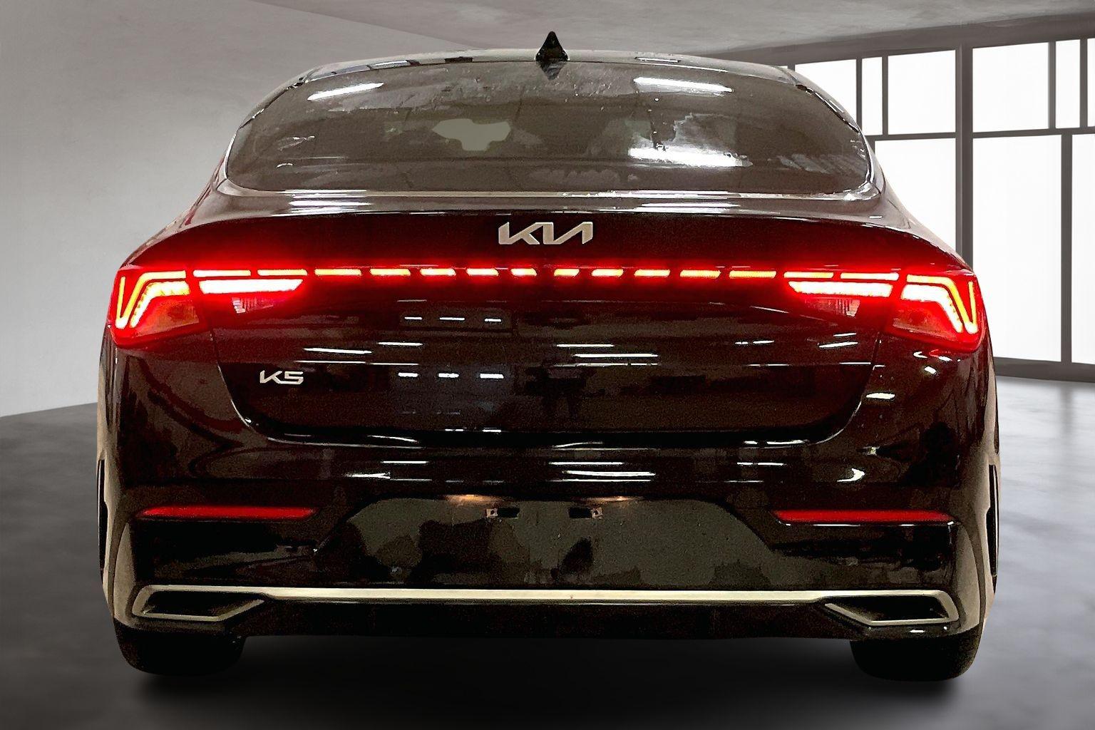 2023 Kia K5 EX - Photo 4