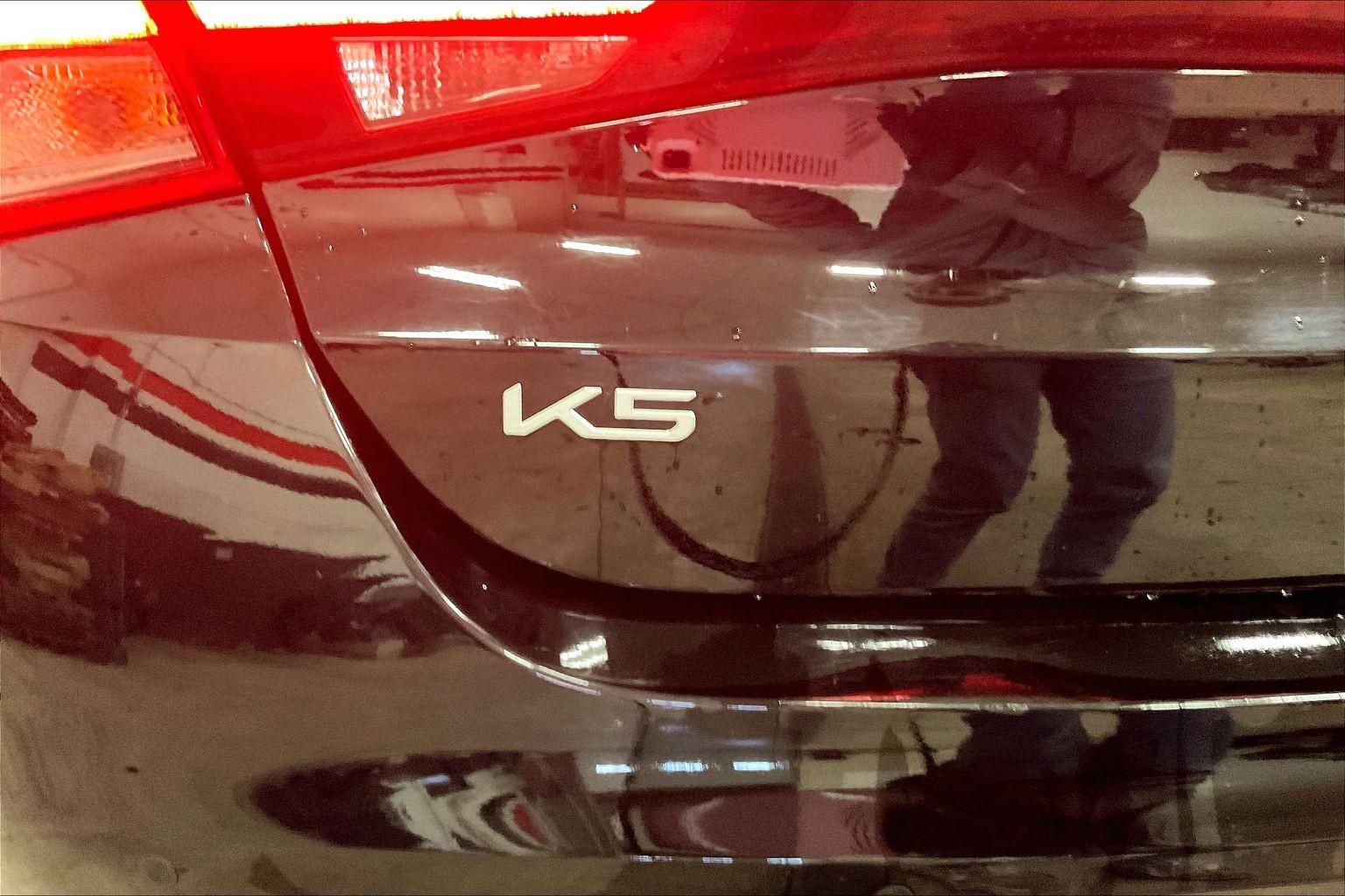 2023 Kia K5 EX - Photo 8