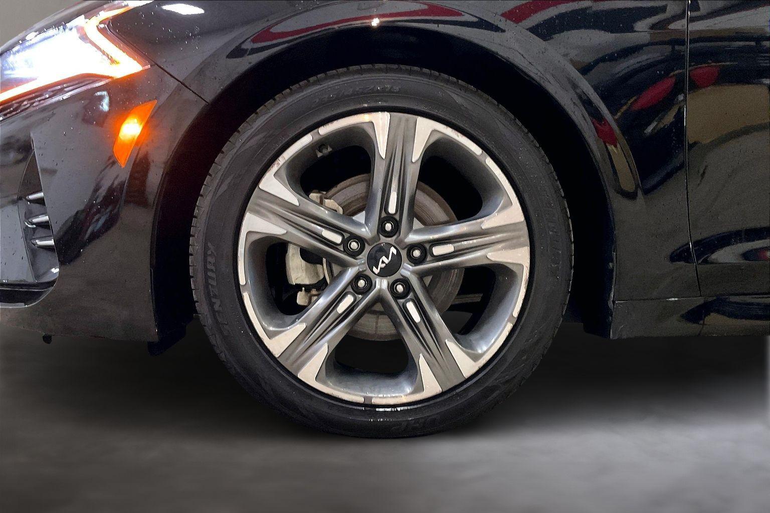 2023 Kia K5 EX - Photo 9