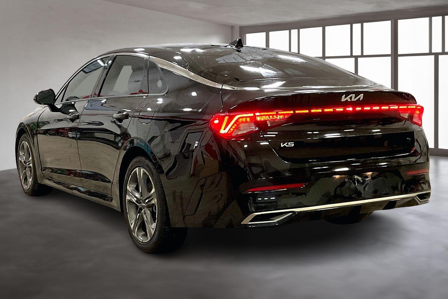 2023 Kia K5 EX - Photo 12