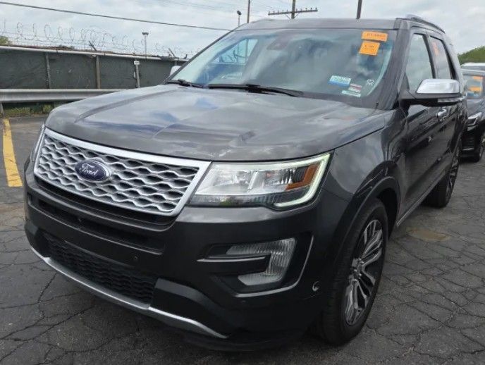 2017 Ford Explorer Platinum 4WD's photo