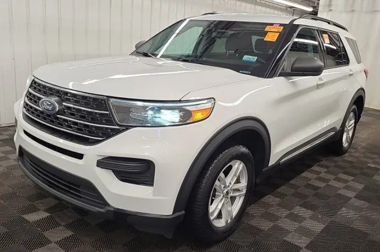 2022 Ford Explorer XLT 4WD's photo