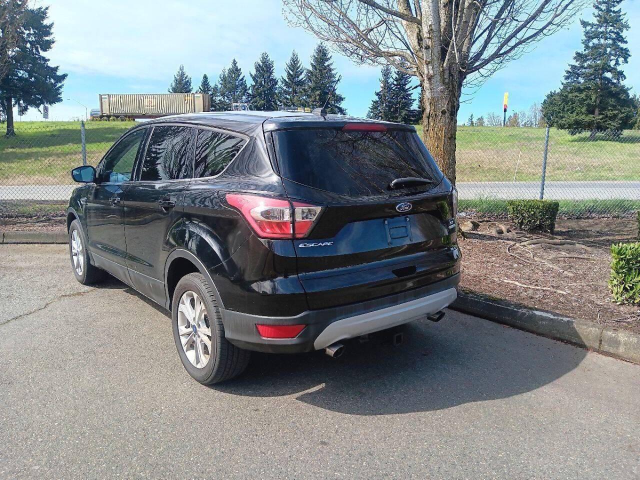 2017 Ford Escape SE - Photo 2