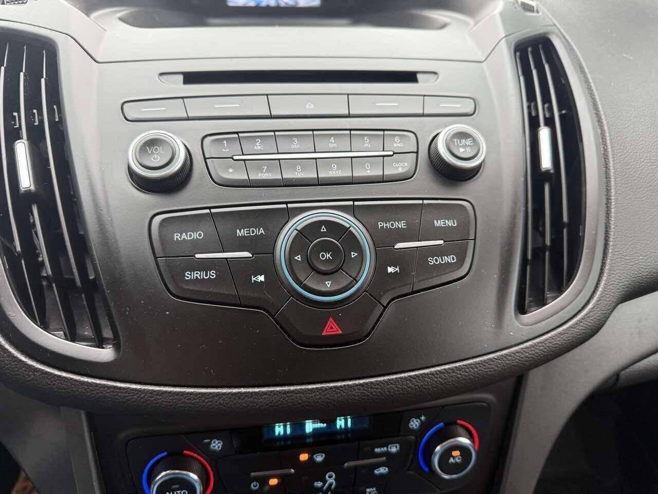 2017 Ford Escape SE - Photo 8