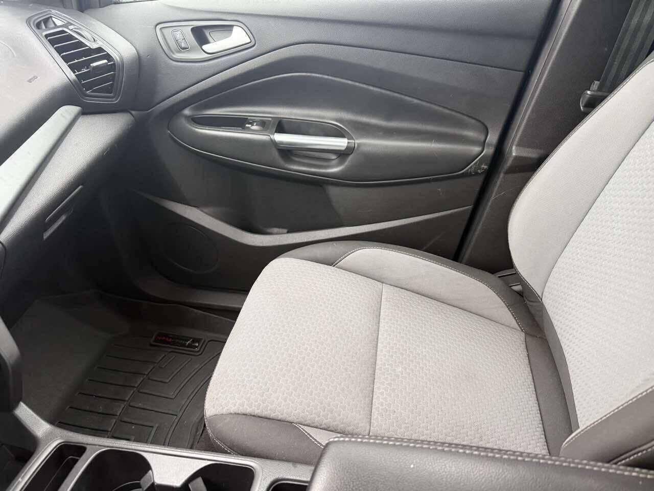 2017 Ford Escape SE - Photo 9