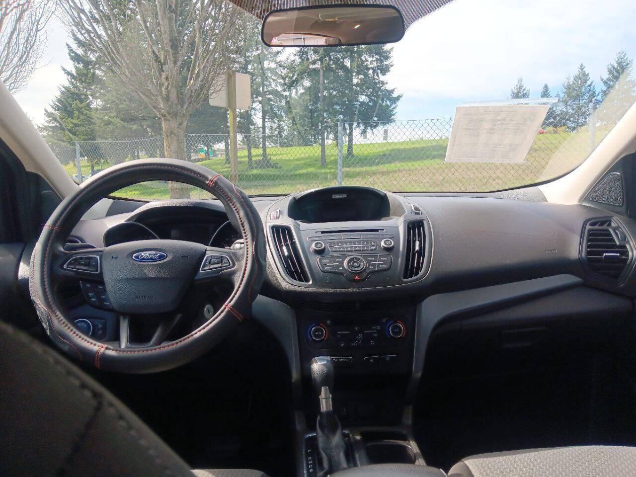 2017 Ford Escape SE - Photo 15