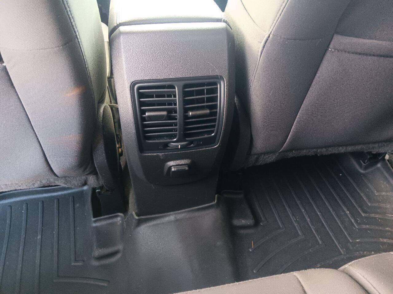 2017 Ford Escape SE - Photo 16