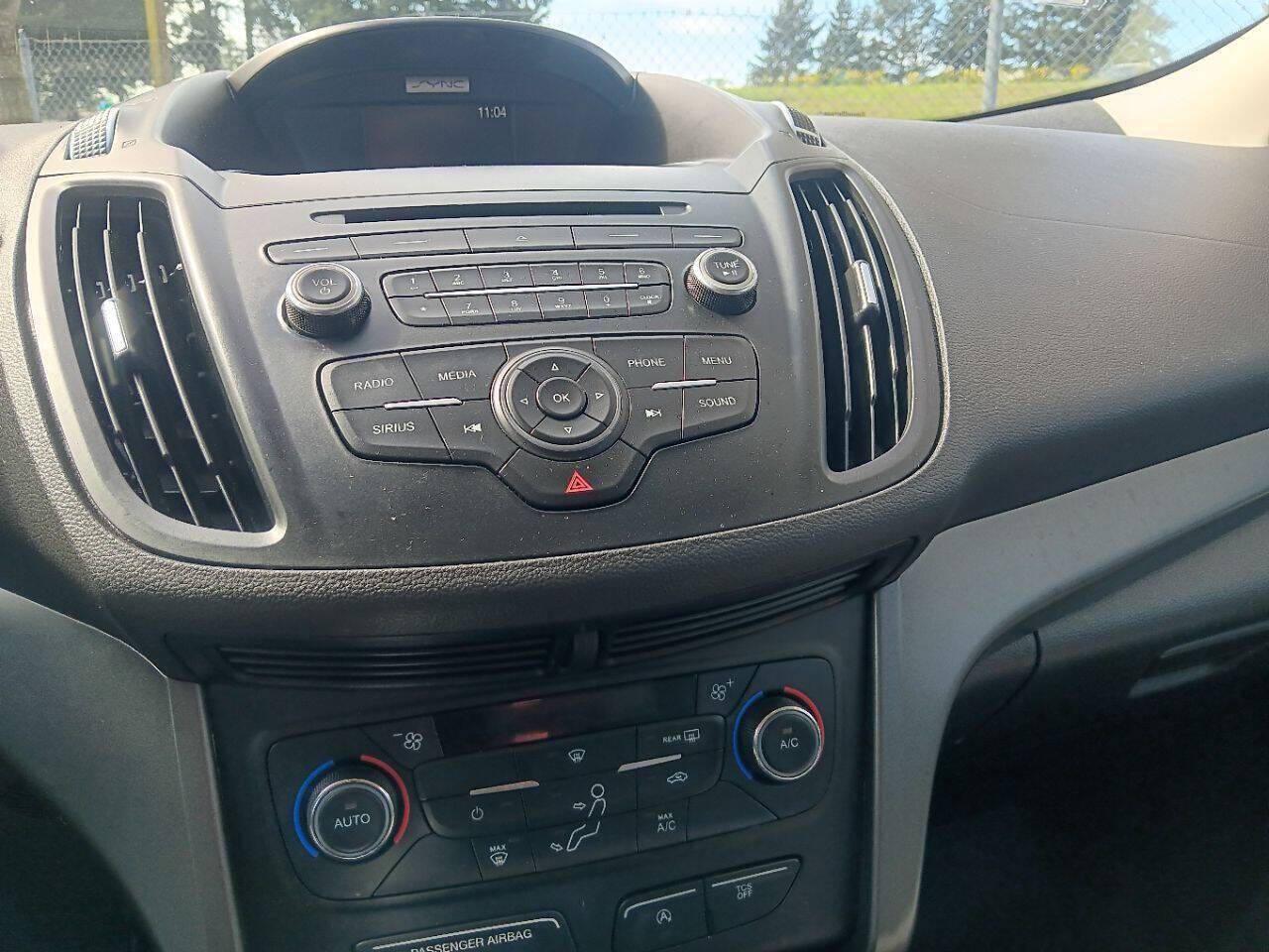 2017 Ford Escape SE - Photo 17