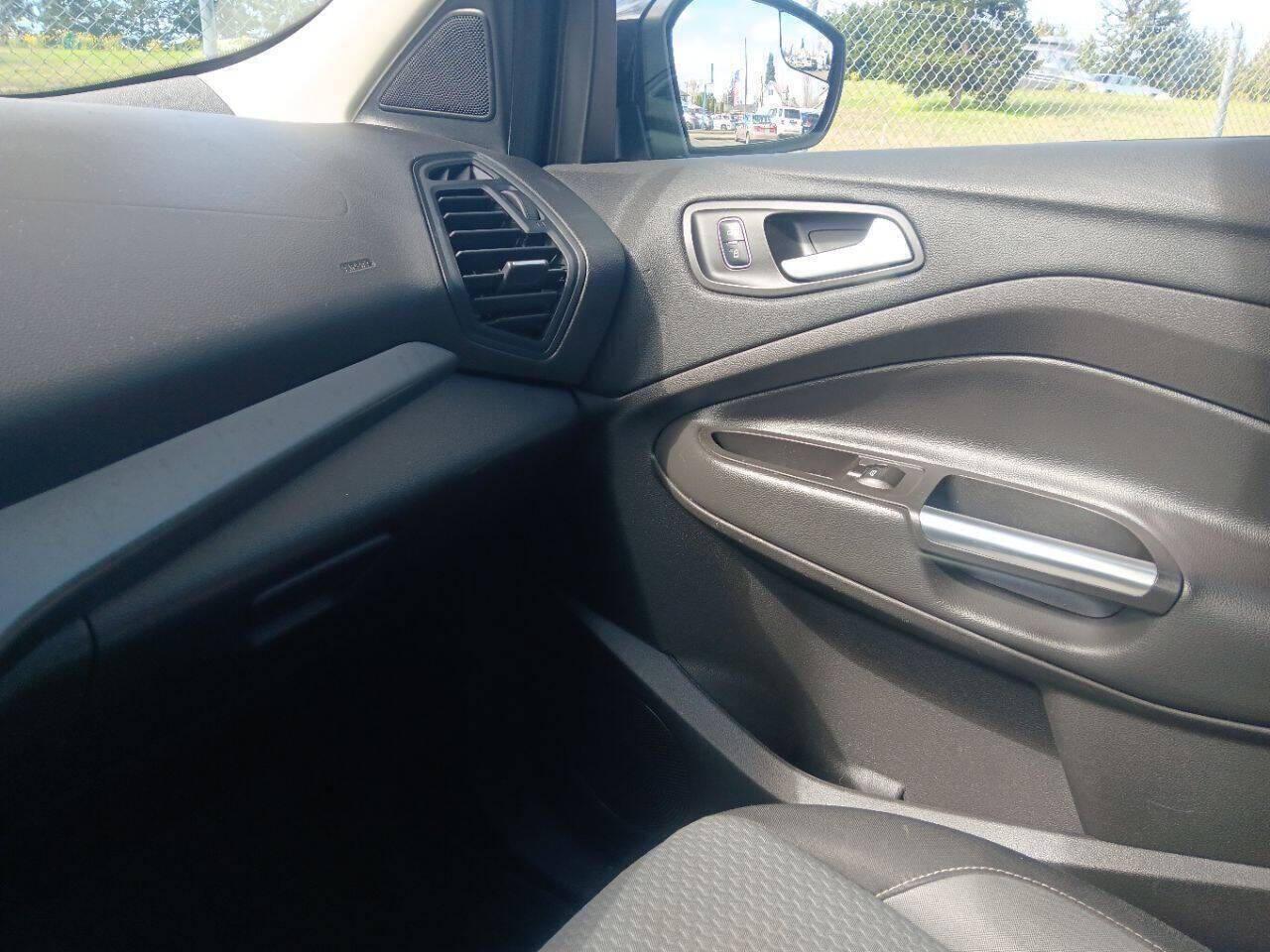 2017 Ford Escape SE - Photo 18