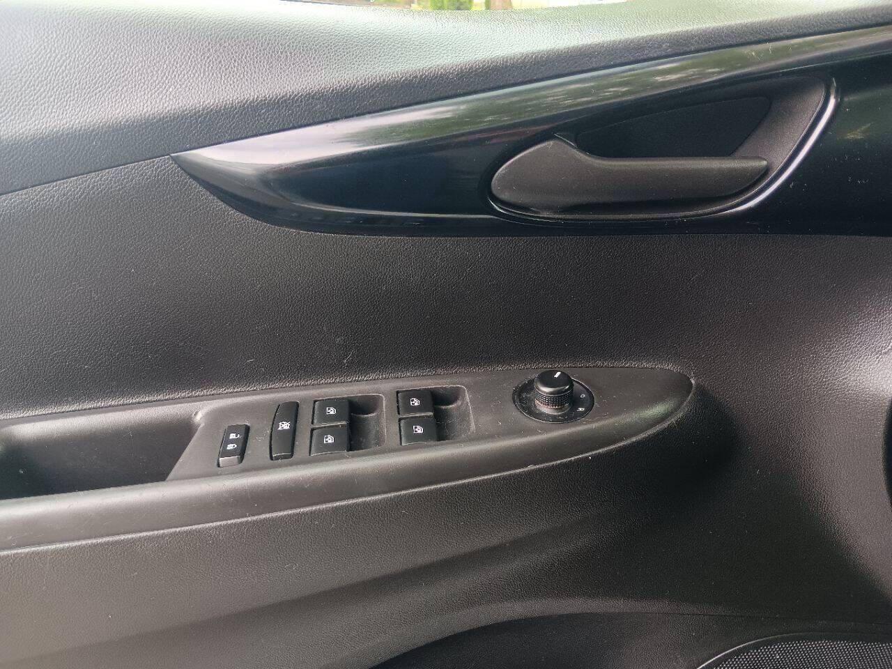 2020 Chevrolet Spark 1LT - Photo 13