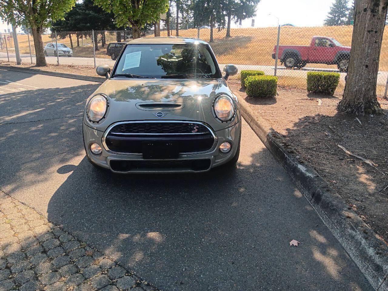 Photo 2 of this MINI Hardtop 2 Door