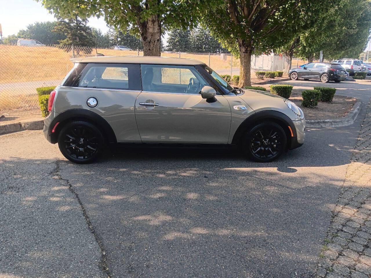 Photo 3 of this MINI Hardtop 2 Door