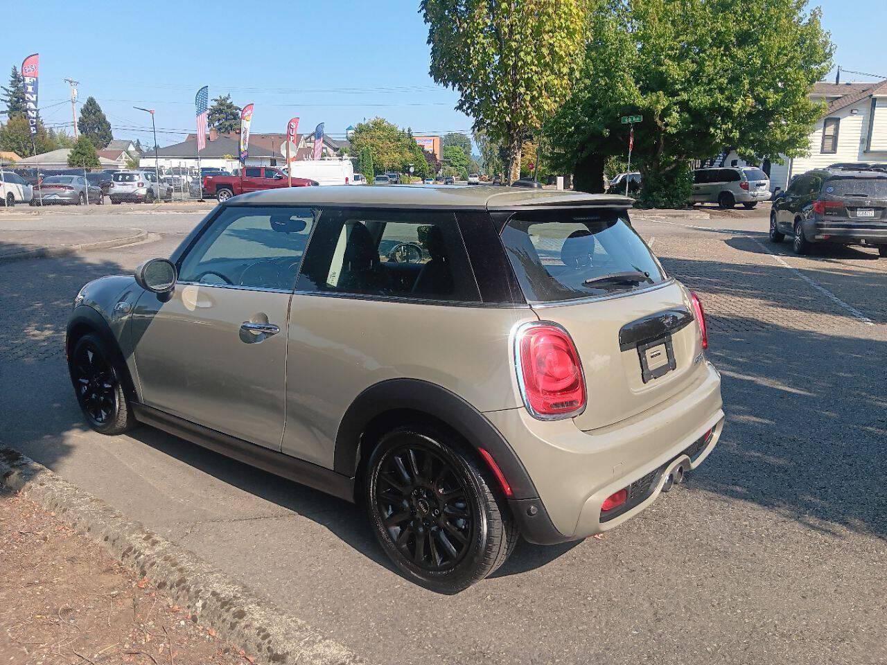 Photo 5 of this MINI Hardtop 2 Door