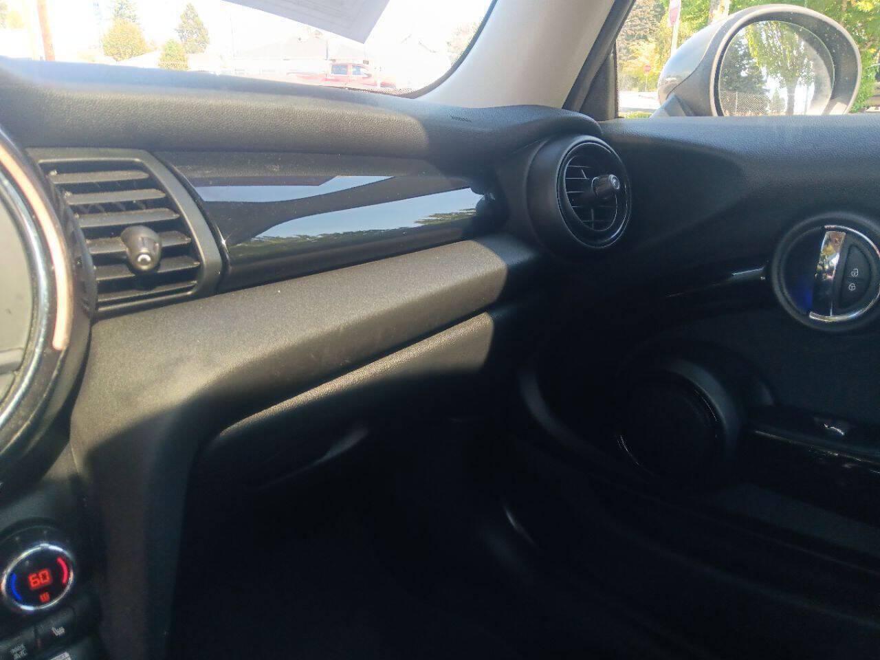 Photo 8 of this MINI Hardtop 2 Door