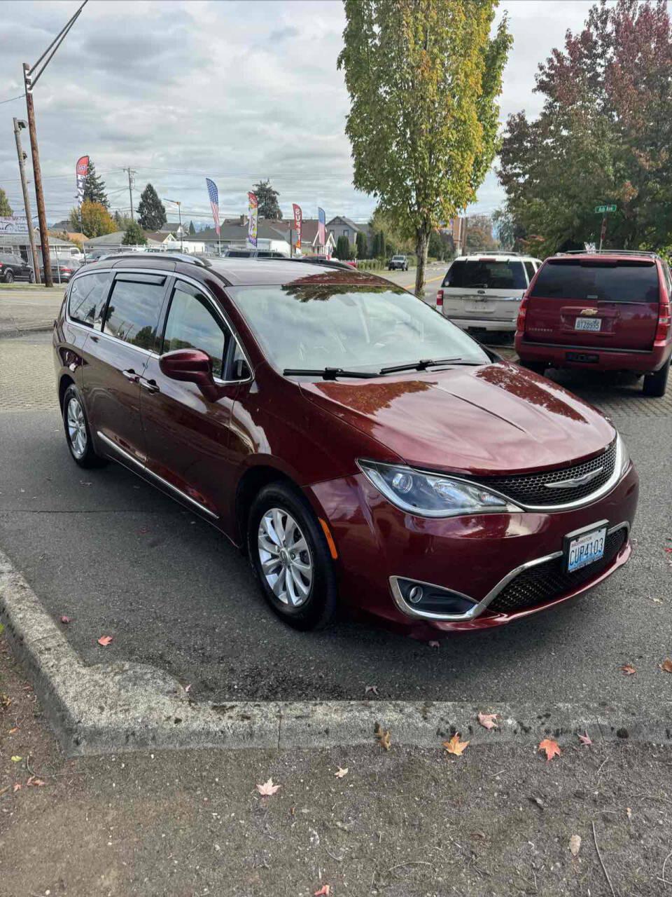 Photo 2 of this Chrysler Pacifica