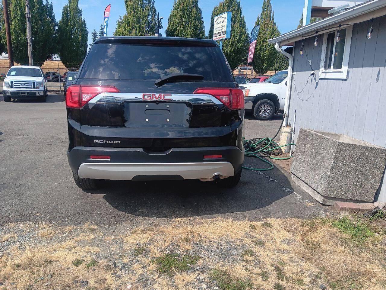 Photo 2 of this GMC Acadia