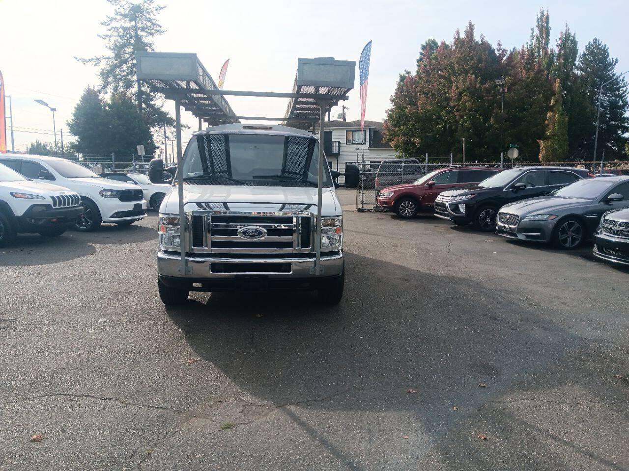 Photo 2 of this Ford Econoline Commercial Cutaway