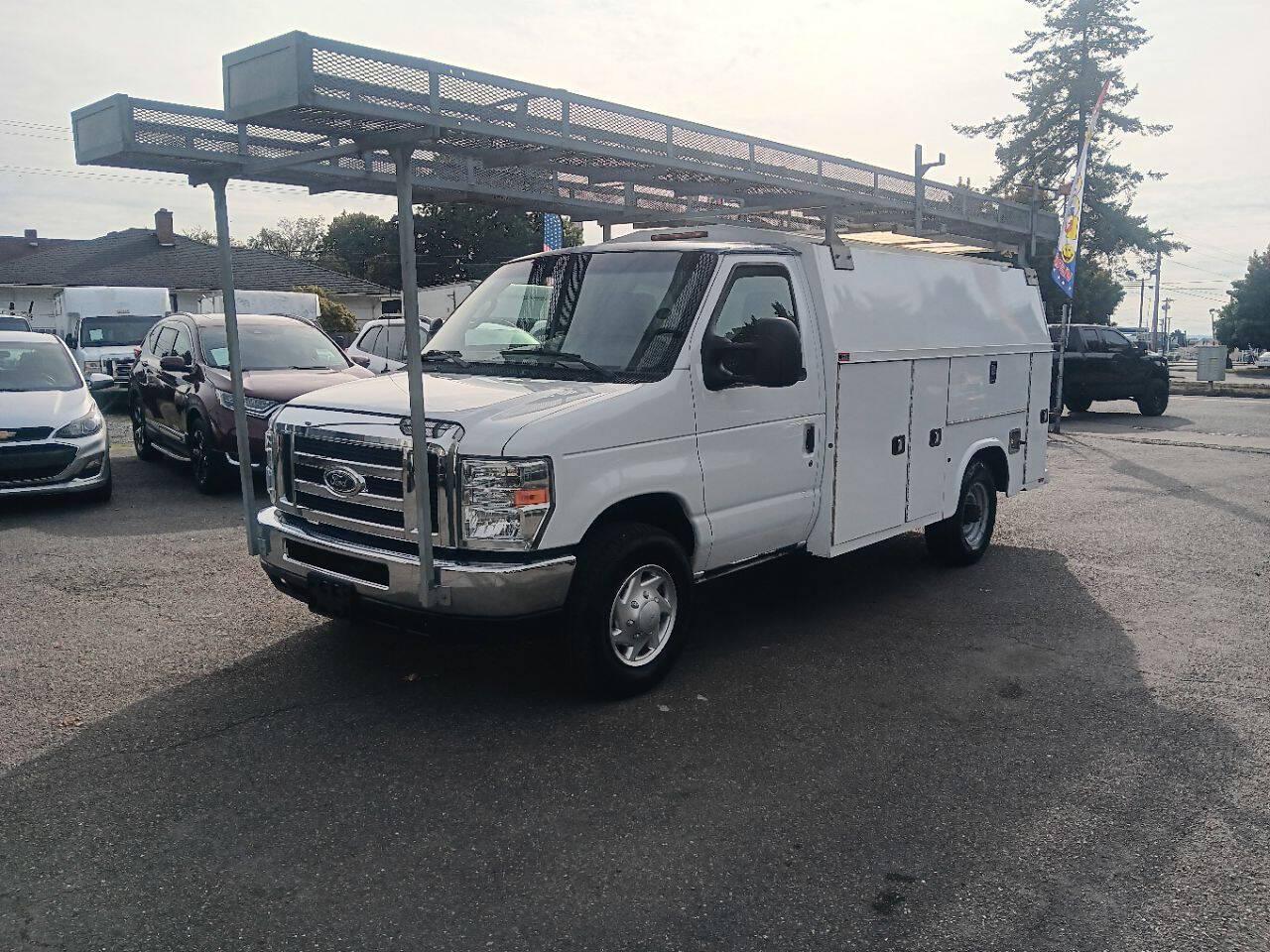 Photo 3 of this Ford Econoline Commercial Cutaway