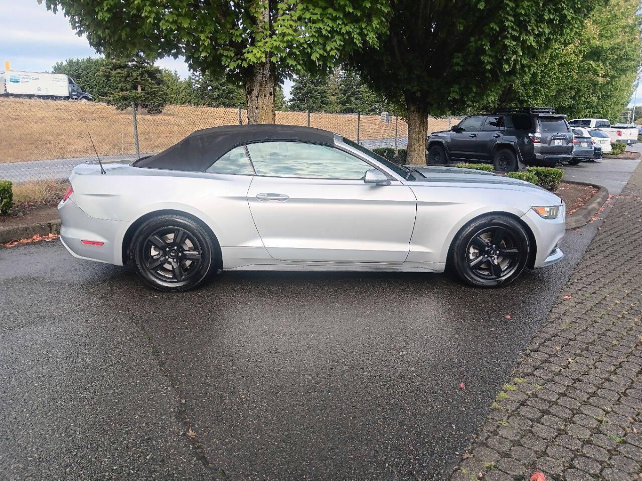 Photo 3 of this Ford Mustang