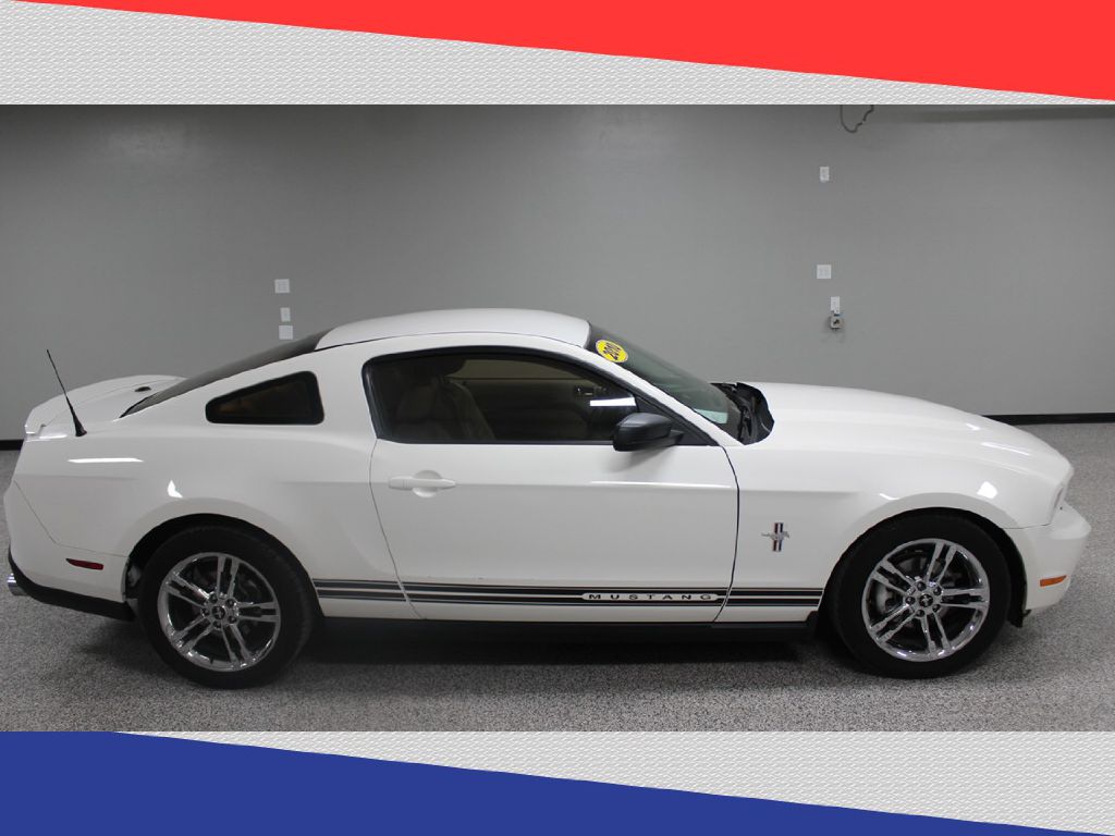2010 Ford Mustang V6 Premium photo 2