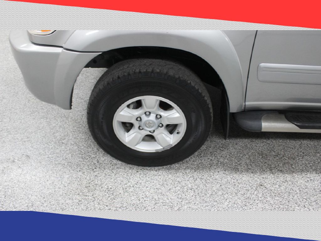 2005 Toyota Sequoia SR5 Sport photo 2