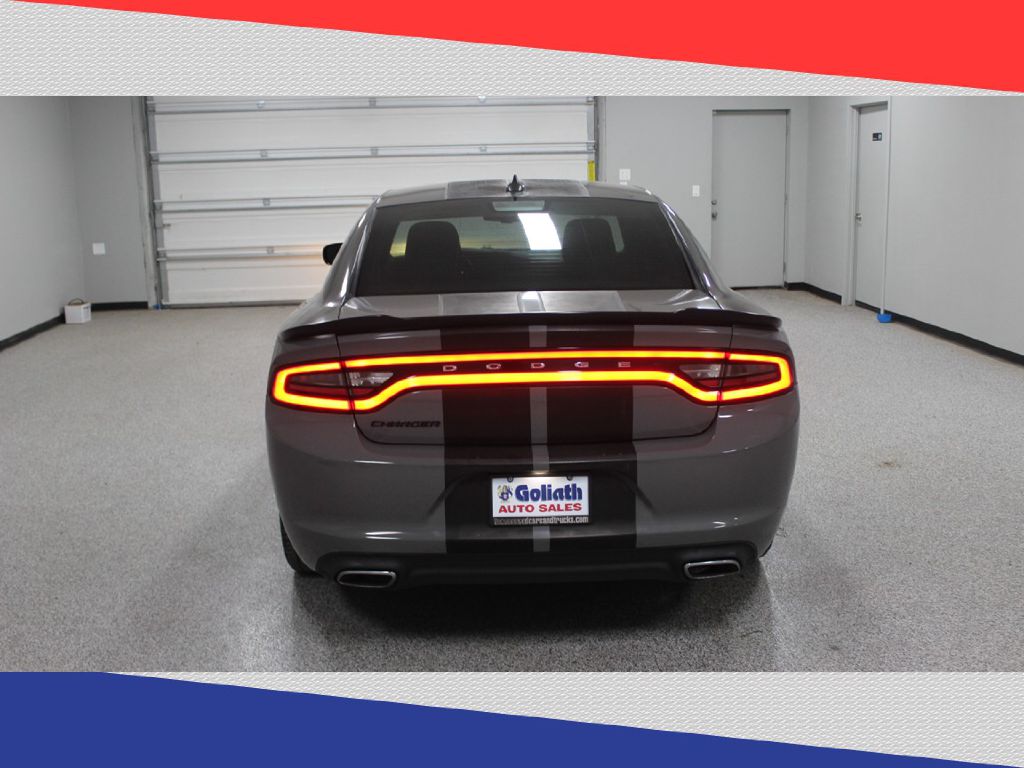 2017 Dodge Charger SXT photo 4