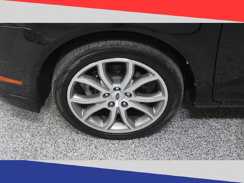 2012 Ford Fusion SE photo 2