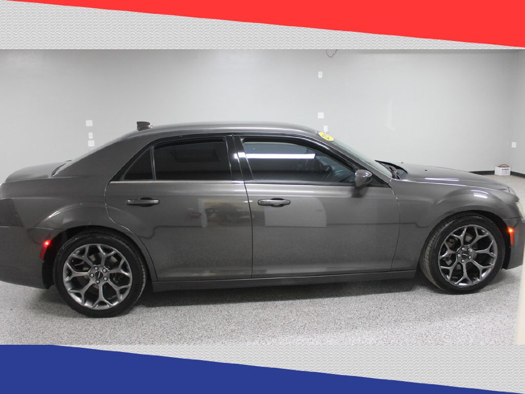 2016 Chrysler 300 photo 3