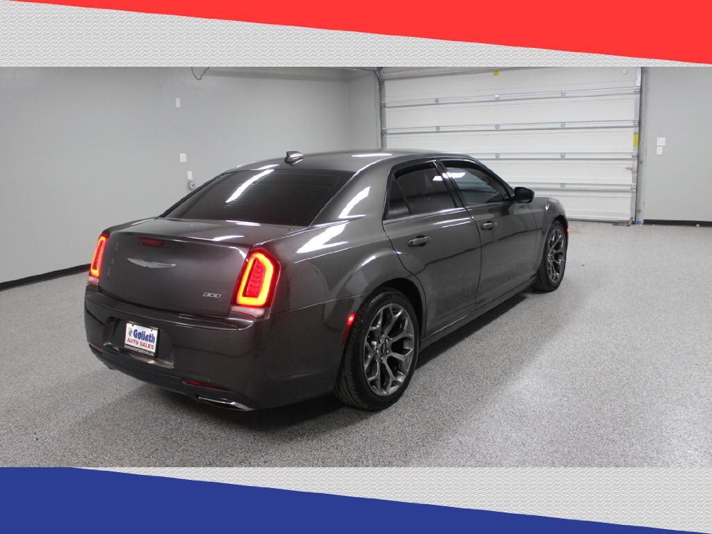 2016 Chrysler 300 photo 4