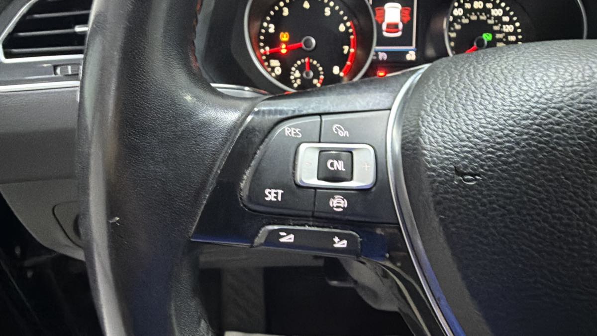 2019 Volkswagen Tiguan SE - Photo 16
